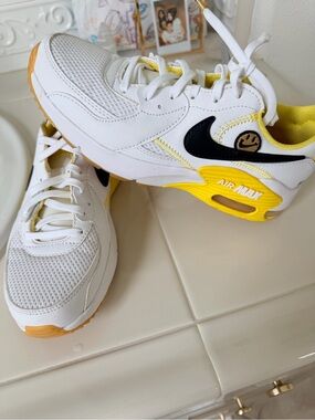 Nike go the extra smile White, Yellow & Black Air Max Sneakers